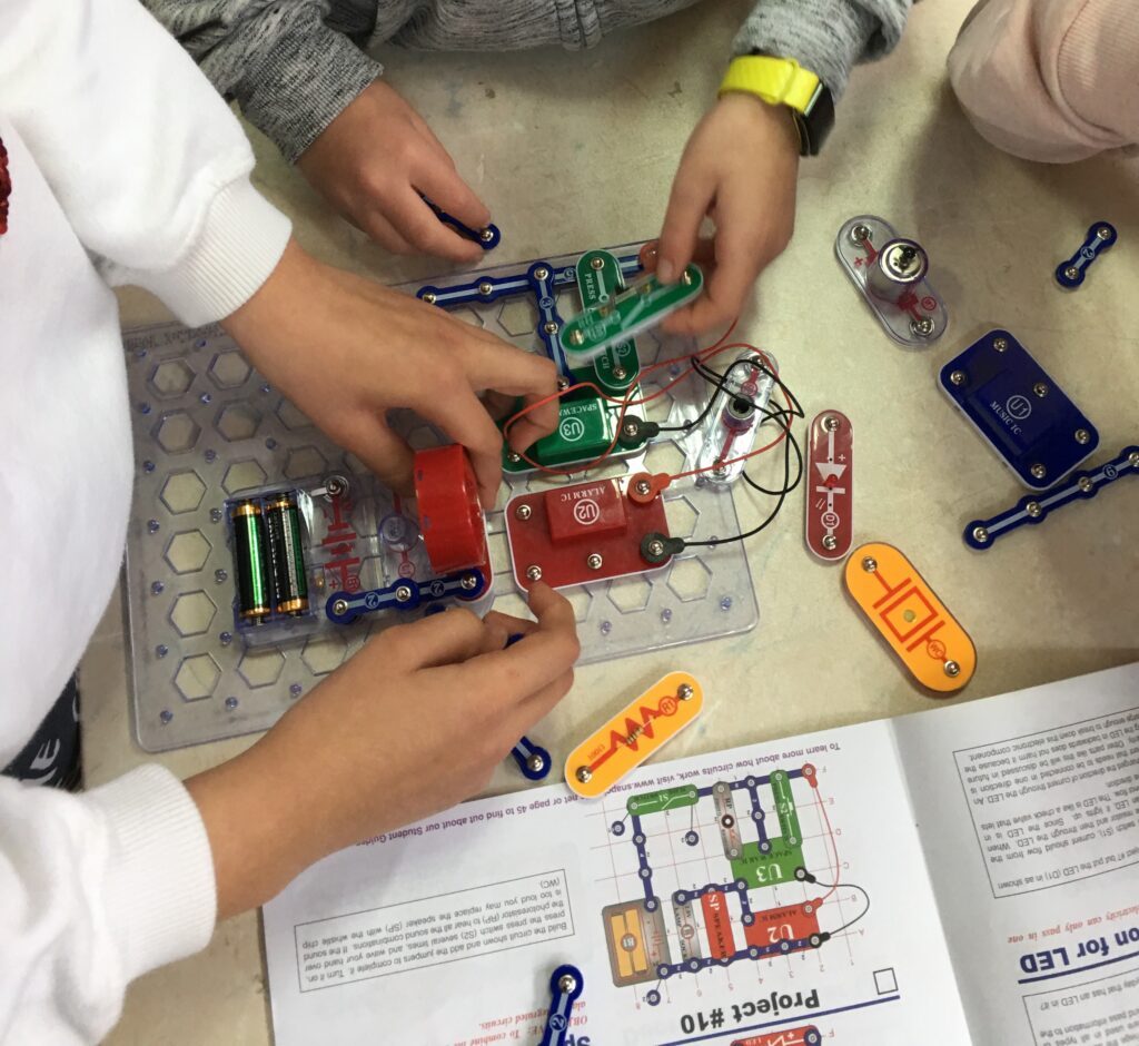 Εργαστήριο Ηεκτρισμού για παιδιά -Electronics Workshop for students